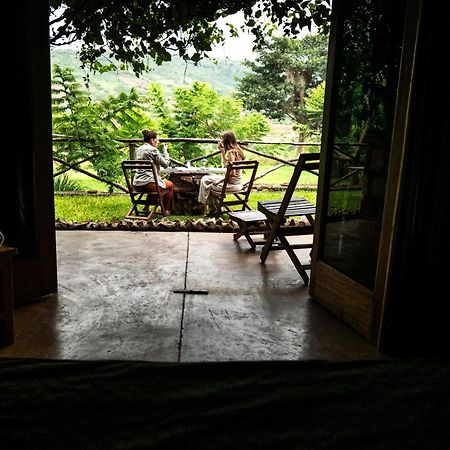 Akagera Transit Lodge Bagian luar foto