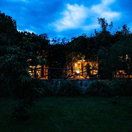 Akagera Transit Lodge Bagian luar foto