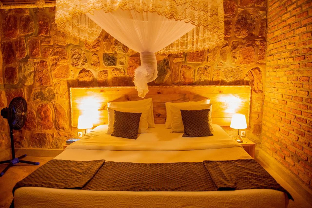 Akagera Transit Lodge Bagian luar foto
