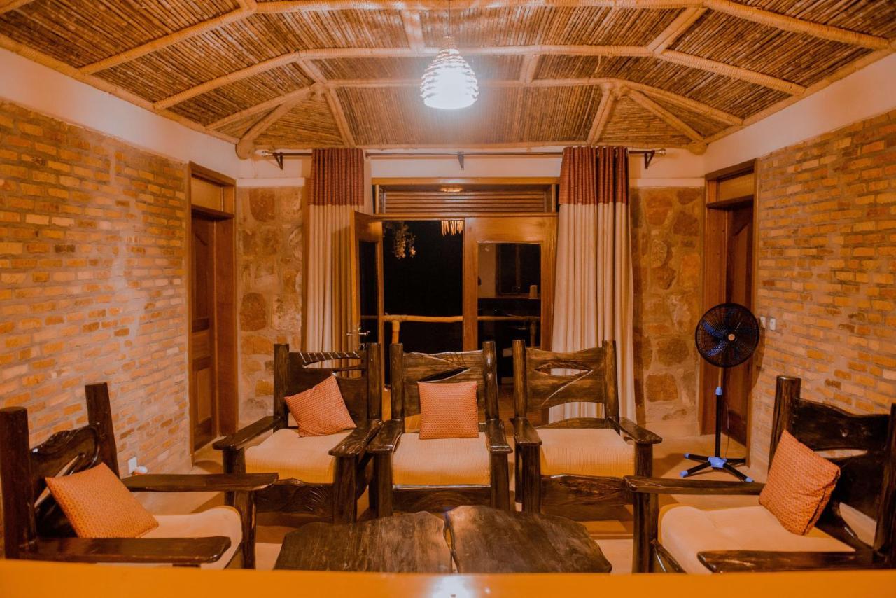 Akagera Transit Lodge Bagian luar foto