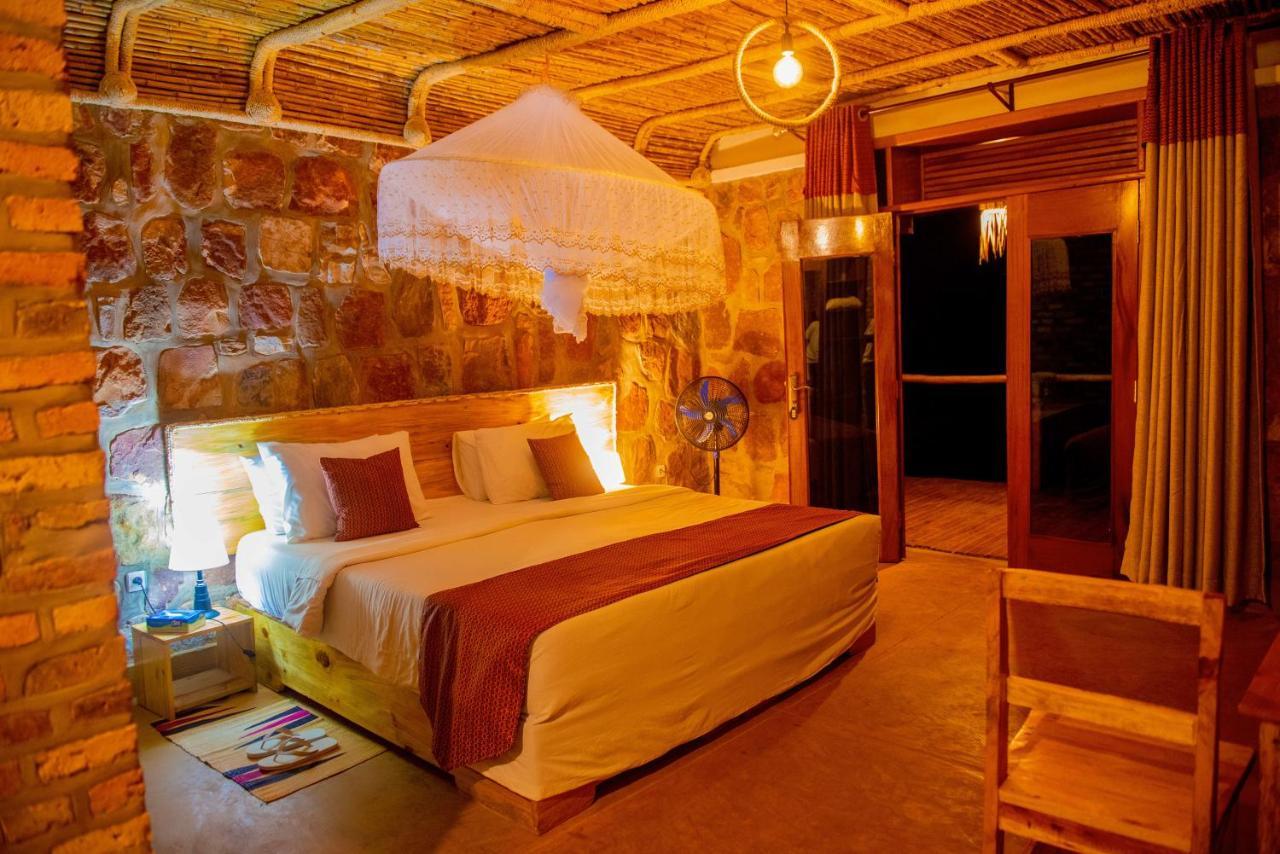 Akagera Transit Lodge Bagian luar foto