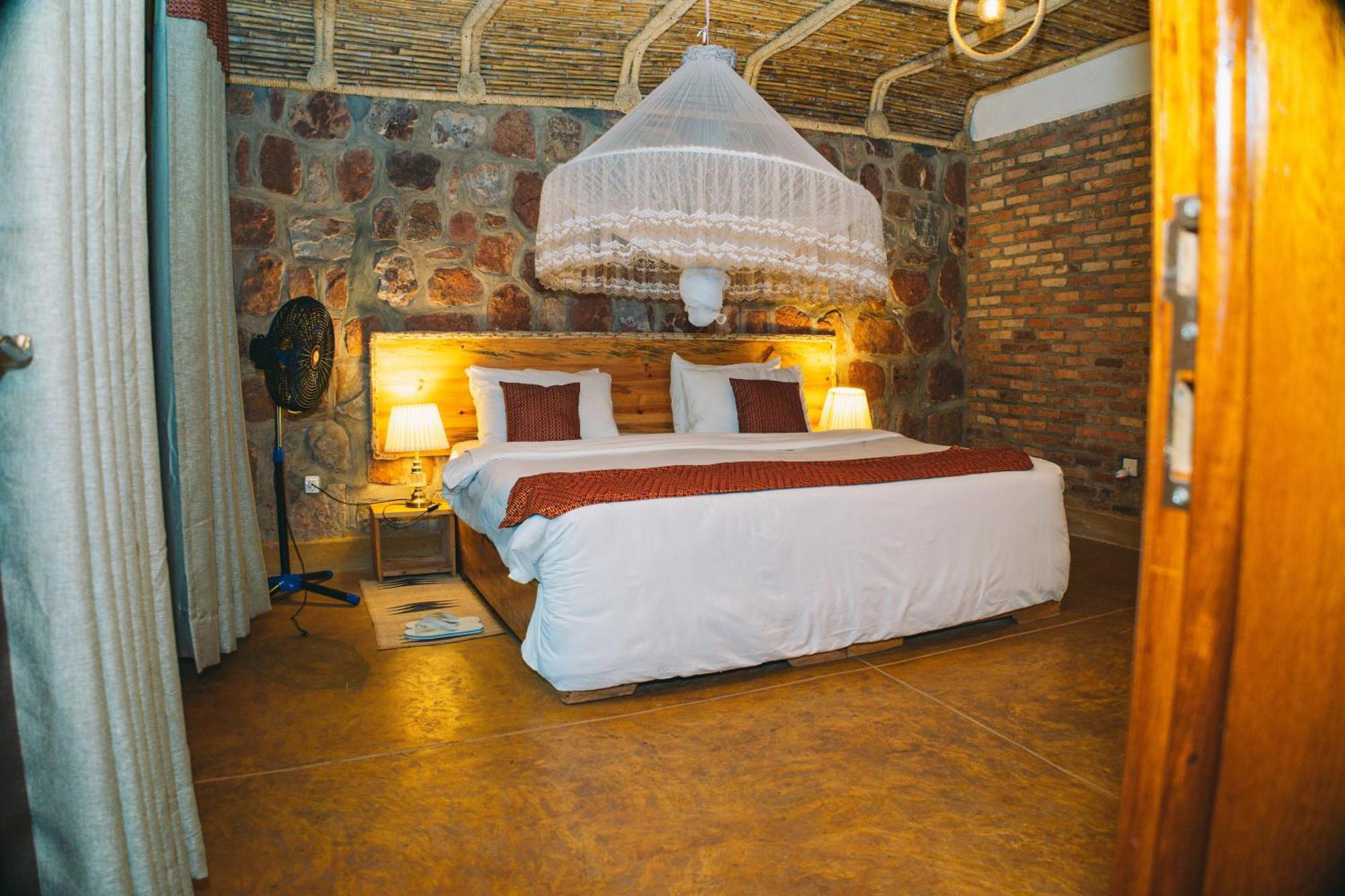 Akagera Transit Lodge Bagian luar foto