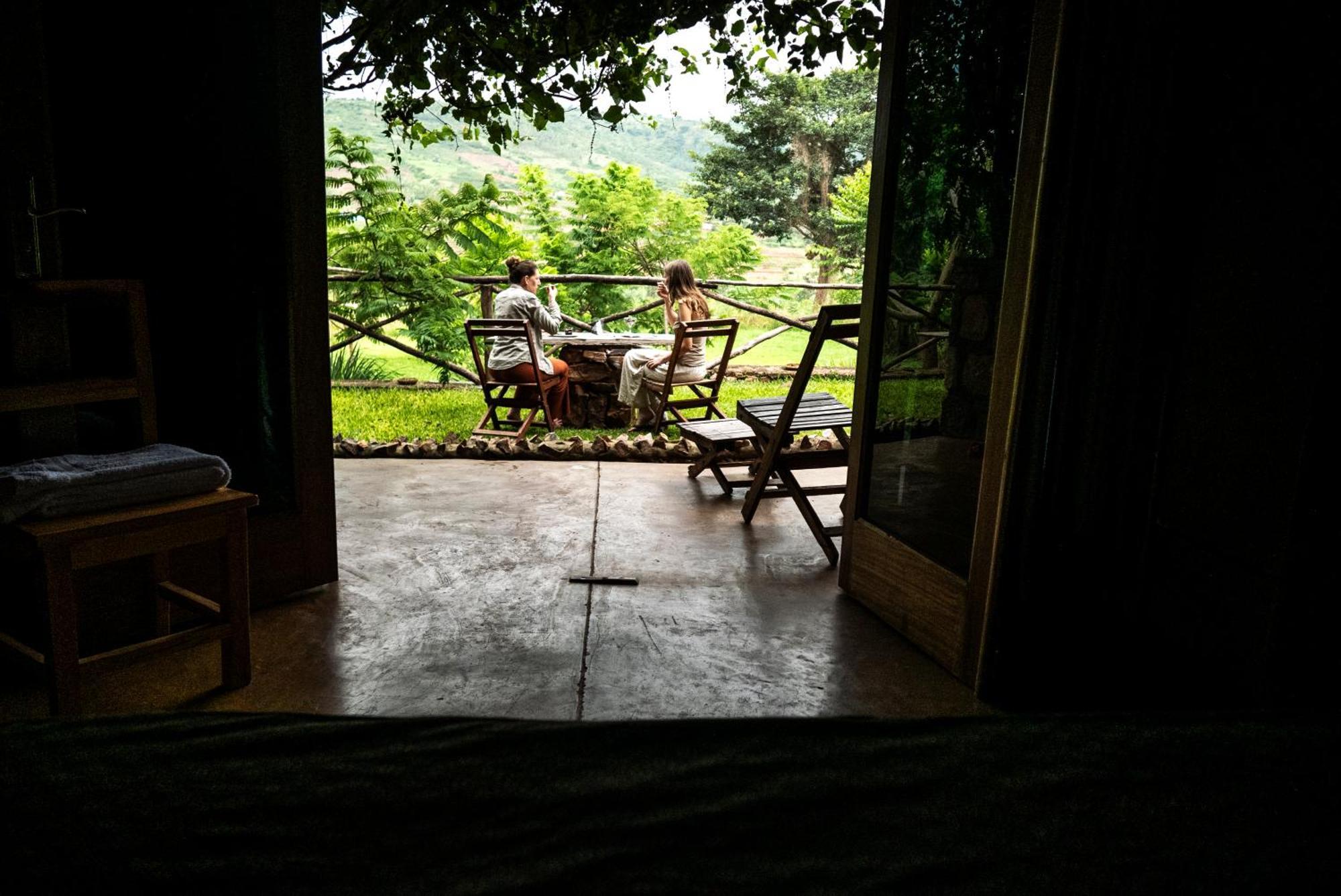 Akagera Transit Lodge Bagian luar foto