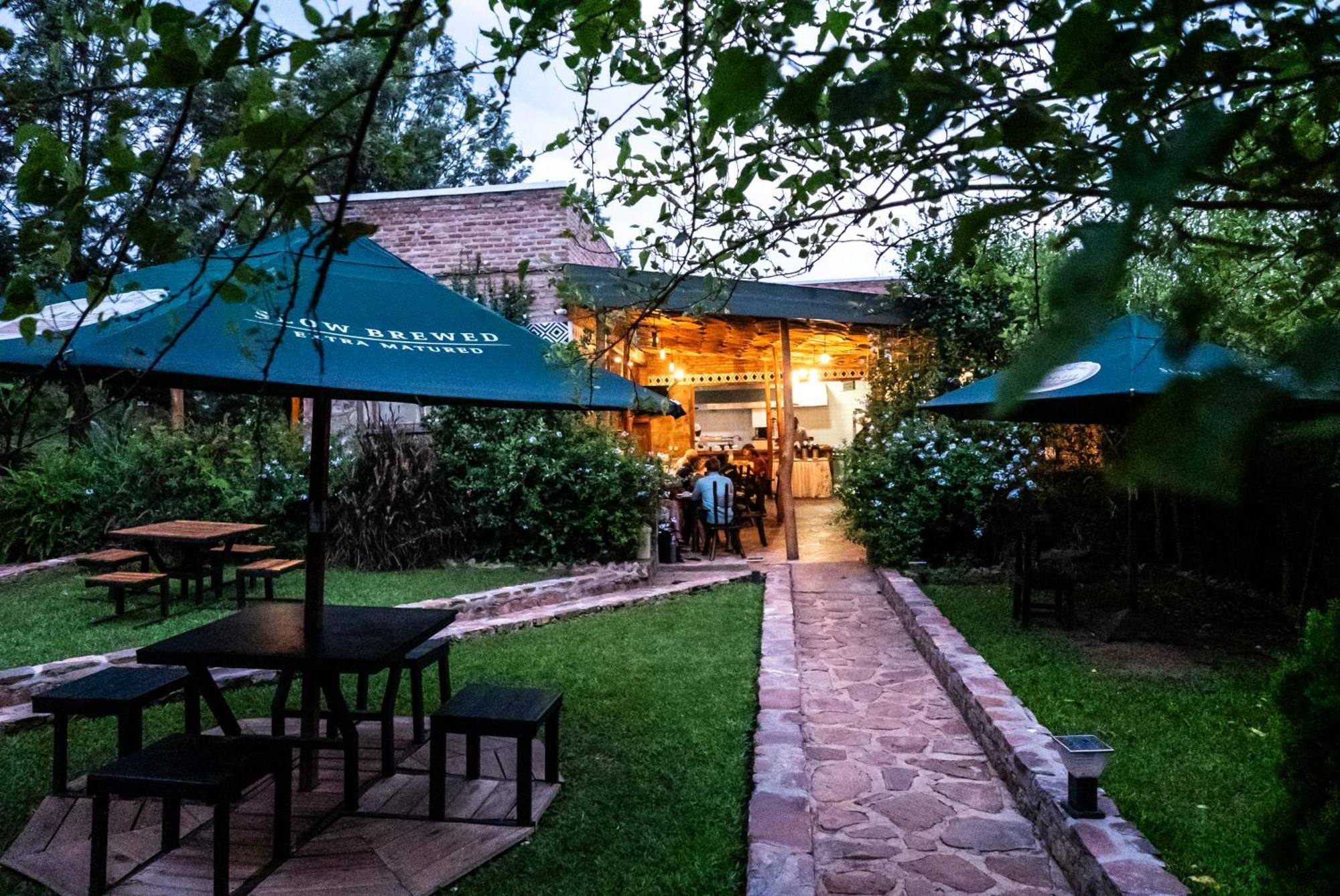 Akagera Transit Lodge Bagian luar foto