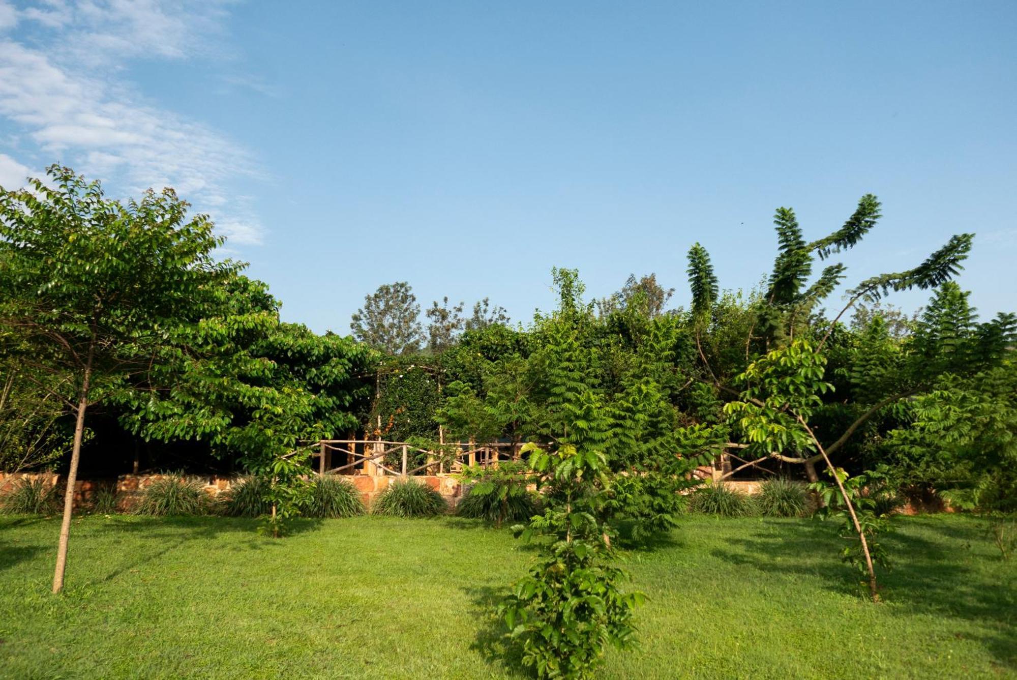 Akagera Transit Lodge Bagian luar foto