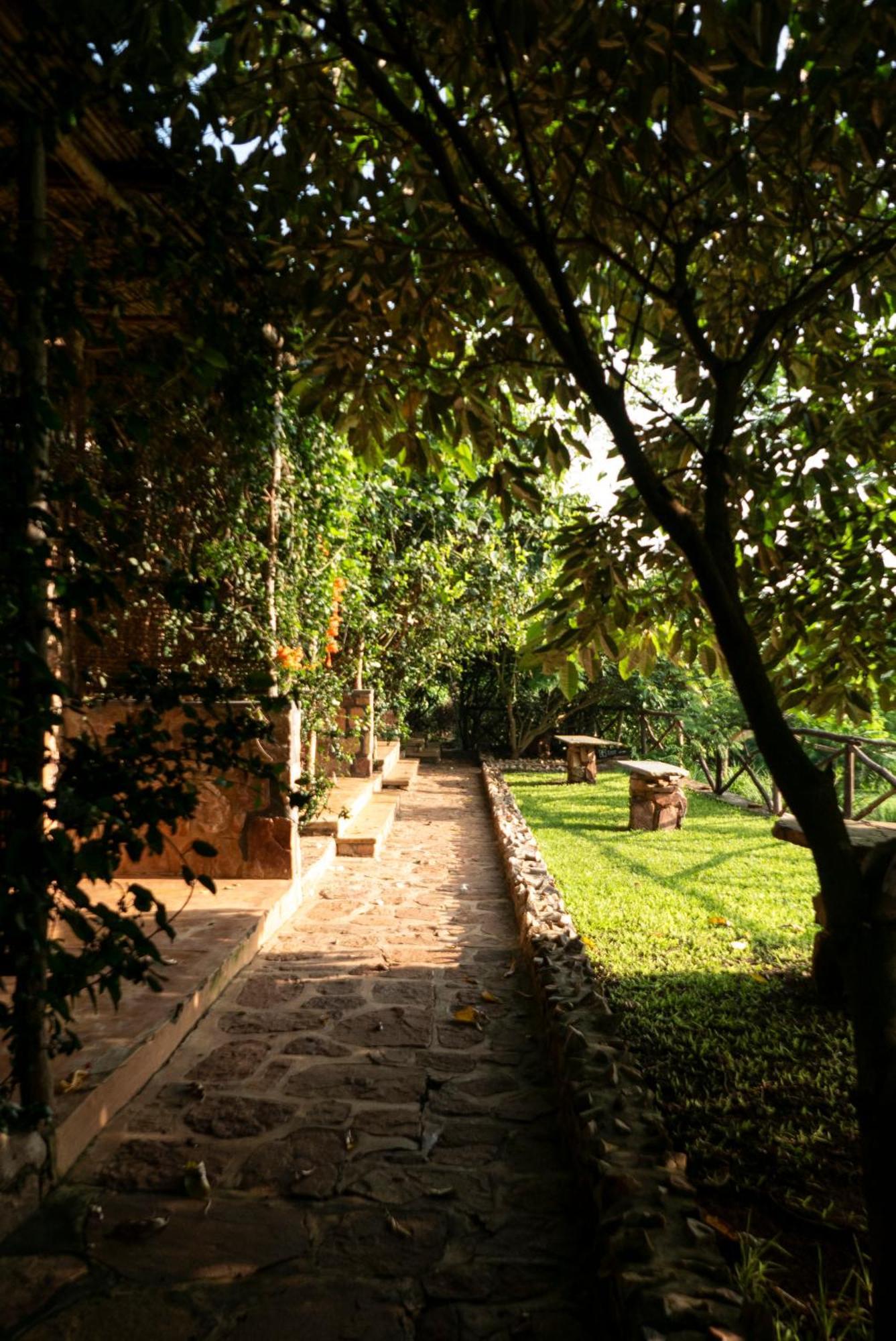 Akagera Transit Lodge Bagian luar foto