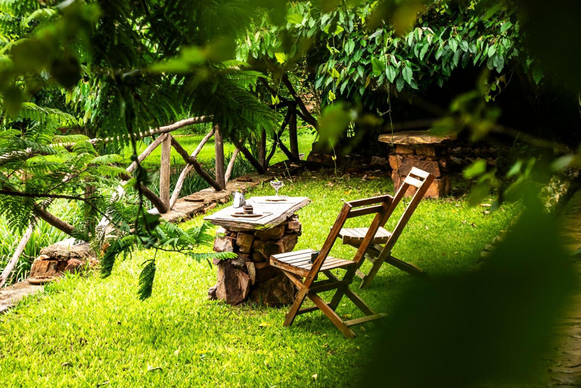 Akagera Transit Lodge Bagian luar foto